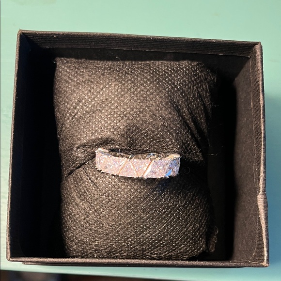 Stunning Silver Women's Ring - Picture 7 of 7